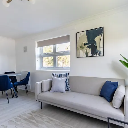 1Bdr Apartment - West London - Easy Heathrow, London & Twickenham Rugby Stadium Access Apartment