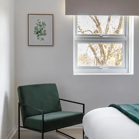 1Bdr Apartment - West London - Easy Heathrow, London & Twickenham Rugby Stadium Access Apartment