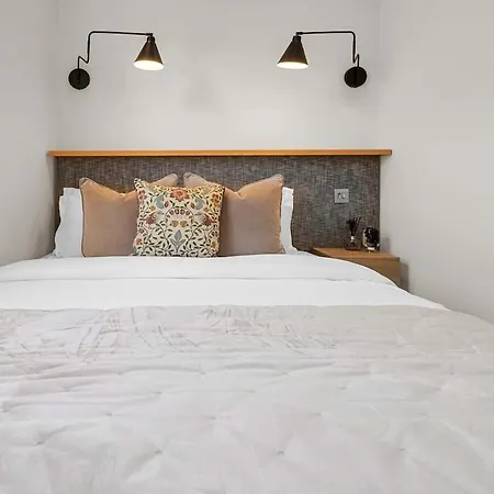 Apartment Stylish One Bedroom London