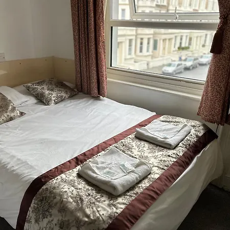 Warwick Road Hotel