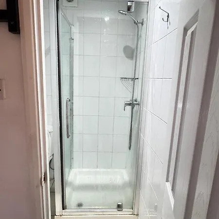 Warwick Road Hotel 2*