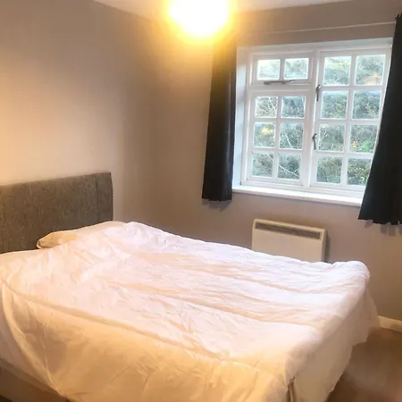Cosy 1 Bed Flat In Colliers Wood *