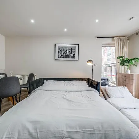 Canary Wharf O2 Excel Flat With Parking & Balcony * 伦敦