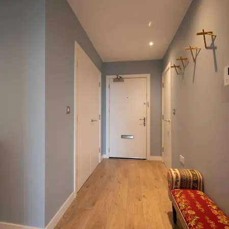 Pass The Keys 3 Bed 2 Bath With Stunning Views From The 8th Fl *