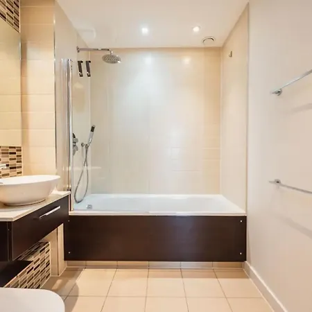 Pass The Keys 3 Bed 2 Bath With Stunning Views From The 8th Fl London