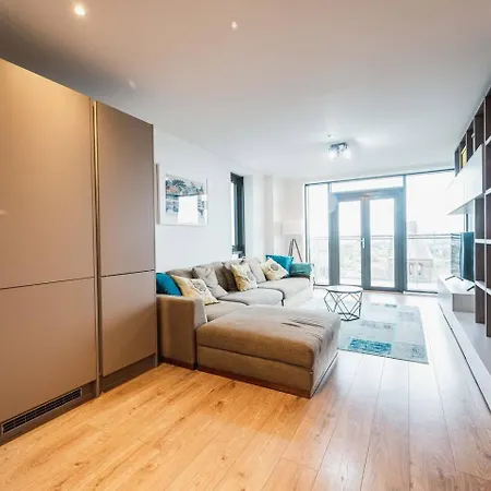 Pass The Keys 3 Bed 2 Bath With Stunning Views From The 8th Fl * London