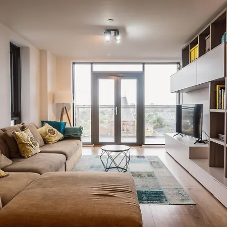 Pass The Keys 3 Bed 2 Bath With Stunning Views From The 8th Fl