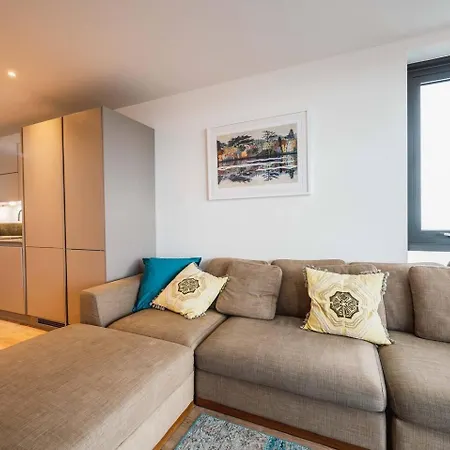 Pass The Keys 3 Bed 2 Bath With Stunning Views From The 8th Fl Apartment *