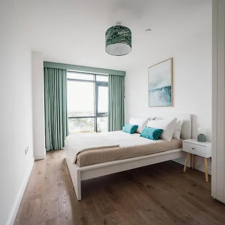 Pass The Keys 3 Bed 2 Bath With Stunning Views From The 8th Fl Apartment London