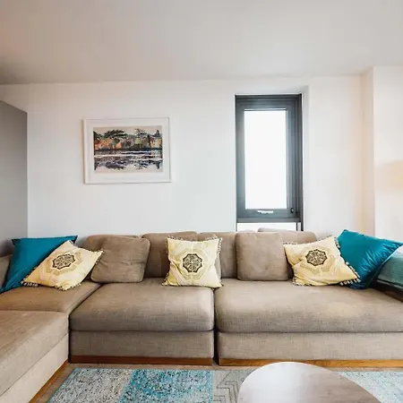 Pass The Keys 3 Bed 2 Bath With Stunning Views From The 8th Fl London