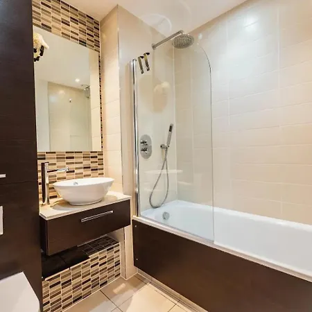 Pass The Keys 3 Bed 2 Bath With Stunning Views From The 8th Fl Apartment *