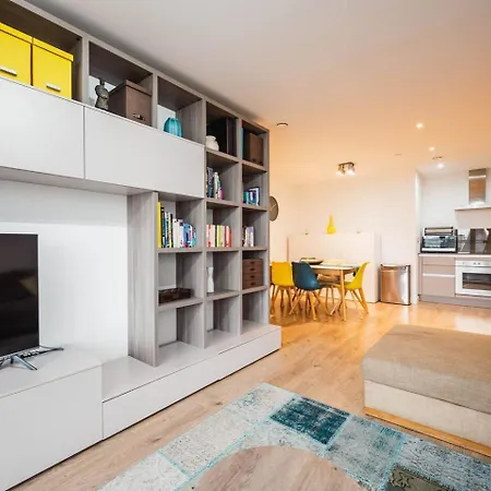 Pass The Keys 3 Bed 2 Bath With Stunning Views From The 8th Fl Apartment London