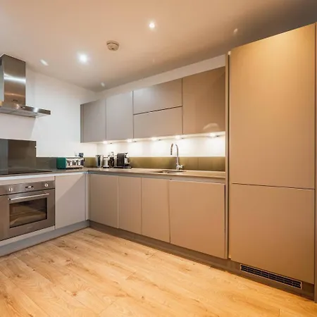 Pass The Keys 3 Bed 2 Bath With Stunning Views From The 8th Fl