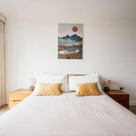 Pass The Keys 3 Bed 2 Bath With Stunning Views From The 8th Fl Apartment *