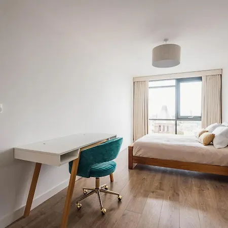 Pass The Keys 3 Bed 2 Bath With Stunning Views From The 8th Fl * London