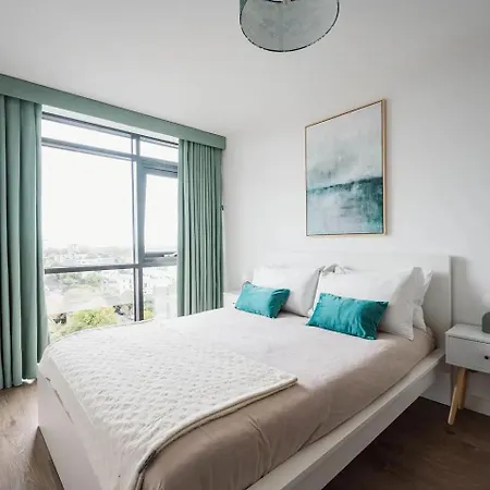 Pass The Keys 3 Bed 2 Bath With Stunning Views From The 8th Fl