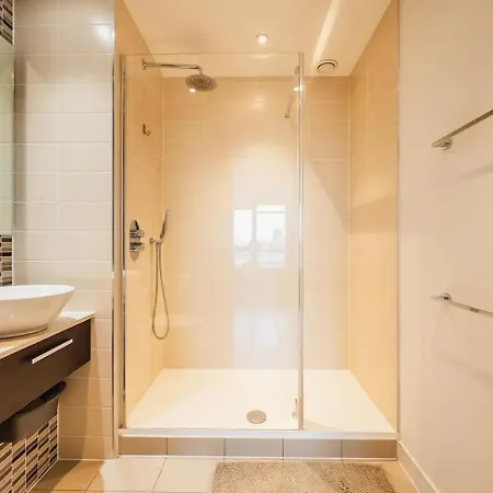 Pass The Keys 3 Bed 2 Bath With Stunning Views From The 8th Fl *
