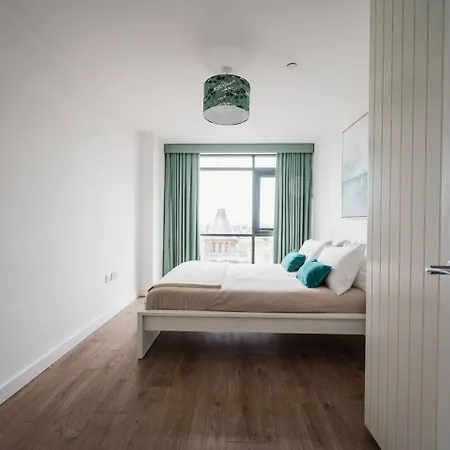 Pass The Keys 3 Bed 2 Bath With Stunning Views From The 8th Fl *