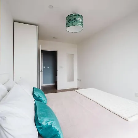 Pass The Keys 3 Bed 2 Bath With Stunning Views From The 8th Fl London
