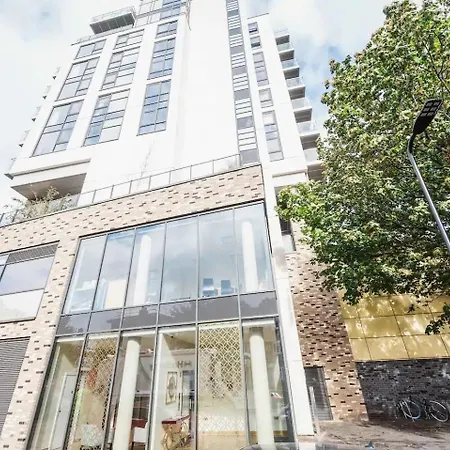 Pass The Keys 3 Bed 2 Bath With Stunning Views From The 8th Fl * London