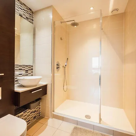 Pass The Keys 3 Bed 2 Bath With Stunning Views From The 8th Fl Apartment *