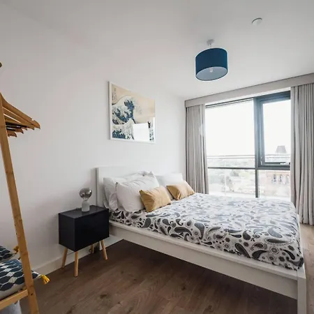 Apartment Pass The Keys 3 Bed 2 Bath With Stunning Views From The 8th Fl London