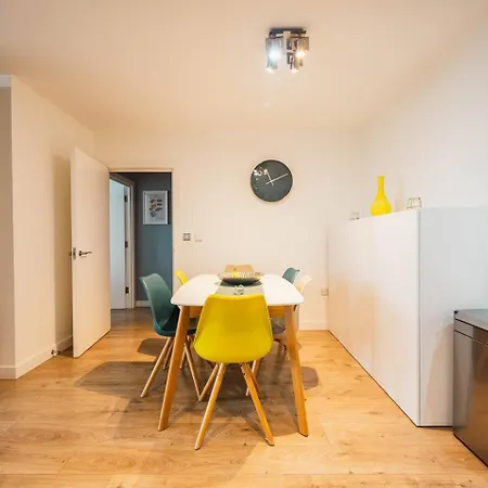 Pass The Keys 3 Bed 2 Bath With Stunning Views From The 8th Fl