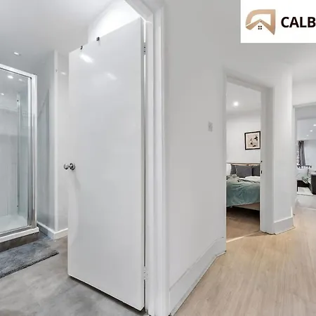 Urban Hideaway, Private Garden, 2 Mins To Station Apartment