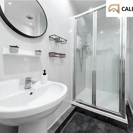 Apartment Urban Hideaway, Private Garden, 2 Mins To Station