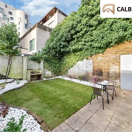 Apartment Urban Hideaway, Private Garden, 2 Mins To Station *