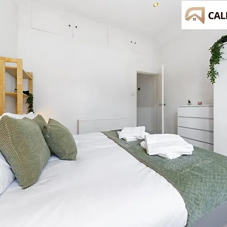 Urban Hideaway, Private Garden, 2 Mins To Station * London