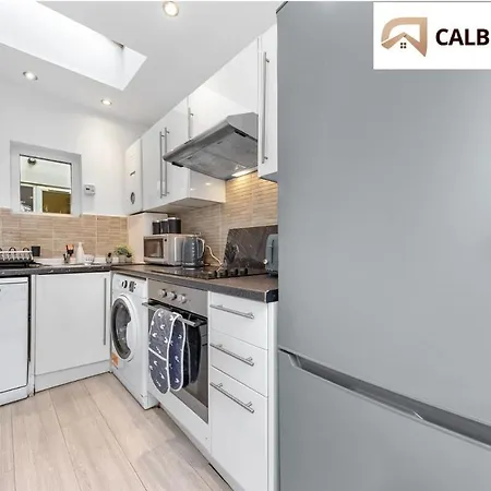 Apartment Urban Hideaway, Private Garden, 2 Mins To Station *