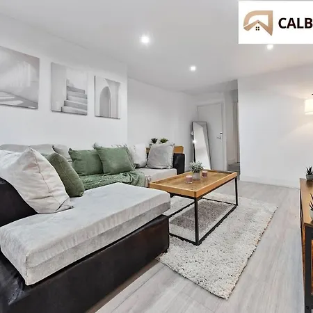 Urban Hideaway, Private Garden, 2 Mins To Station Apartment