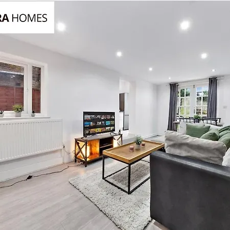 Apartment Urban Hideaway, Private Garden, 2 Mins To Station