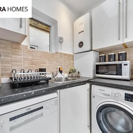 Urban Hideaway, Private Garden, 2 Mins To Station London