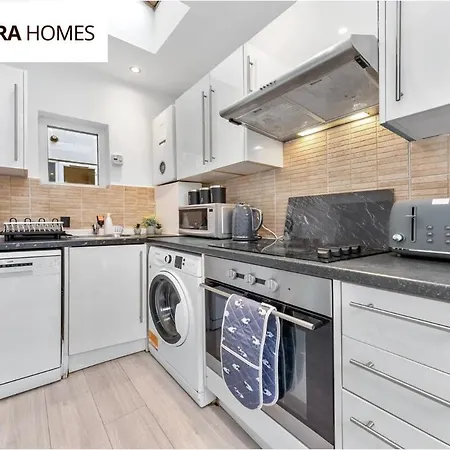 Urban Hideaway, Private Garden, 2 Mins To Station * London