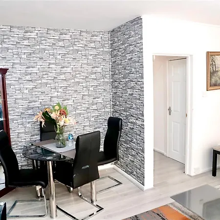 Maitland Luxury 2 Bedroom Greenwich With Good Living Space Sleeps 5 Guest- 1 Minute From Greenwich Dlr Station Апартаменты Лондон