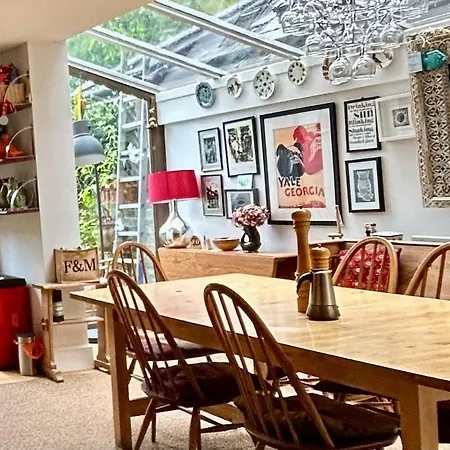 Charming Family Holiday home London