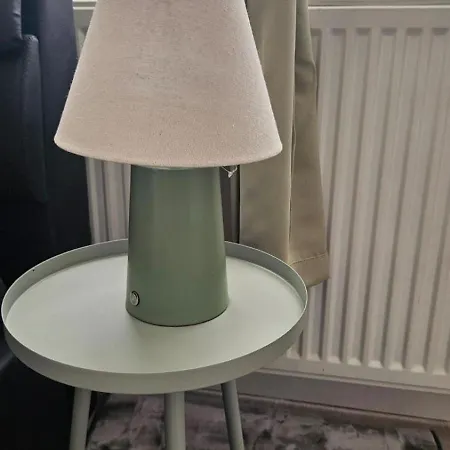 Bright Apt, Great Connection 2b Daire