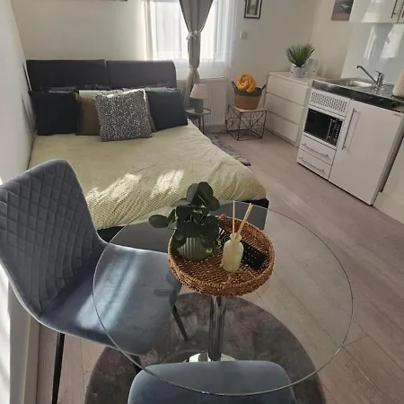 Bright Apt, Great Connection 2b *