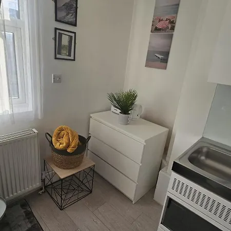 Bright Apt, Great Connection 2b Daire Londra
