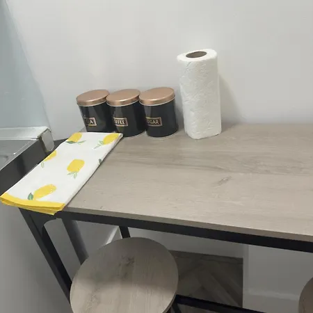 Spacious With Separate The Kitchen 4a London