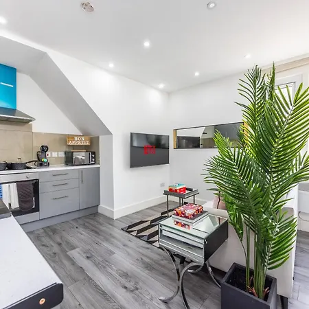 Apartment Temple Chambers , Long , Weekly & Monthly Offers , Contractors , Relocations , Leisure & Family *