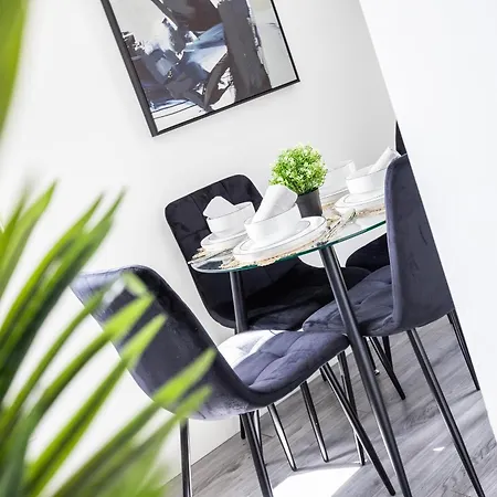 Temple Chambers , Long , Weekly & Monthly Offers , Contractors , Relocations , Leisure & Family Apartment *