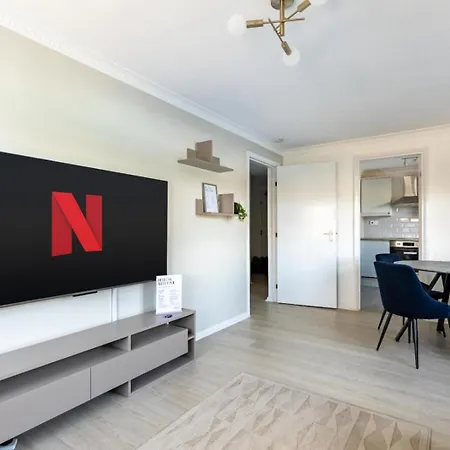 Apartment 1Bdr Apartment - West London - Easy Heathrow, London & Twickenham Rugby Stadium Access *