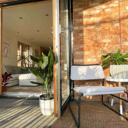 Beautiful Bright 3-bed Next To Station Hébergement de vacances Londres