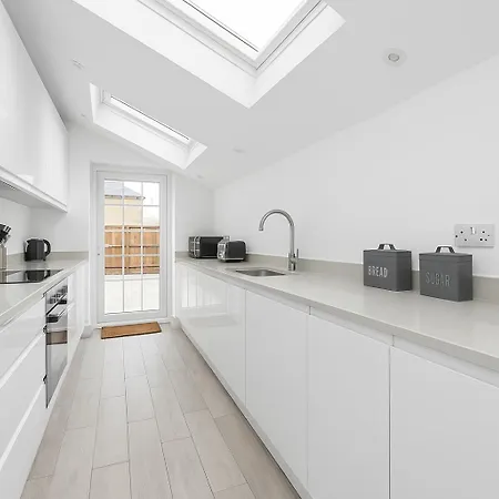 Bright Private - Peaceful Morden Location