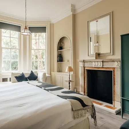 The Egerton - Luxury Apartment