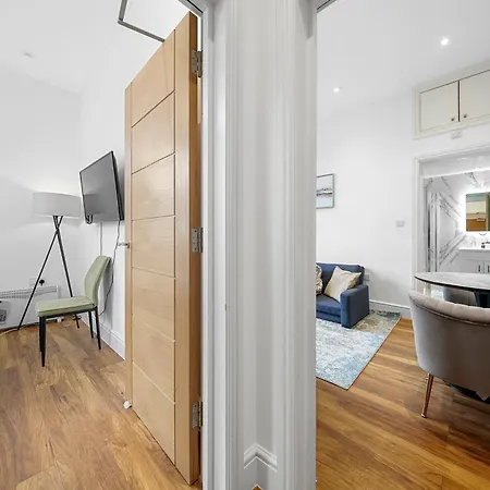 1 Bed In Stratford, With Free Parking & Wi-fi