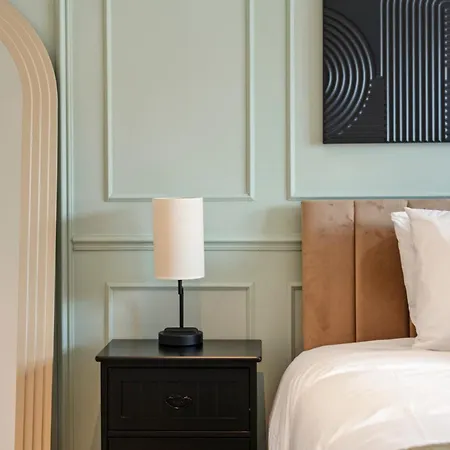 Relax In Style I Business & Leisure I Free Parking London